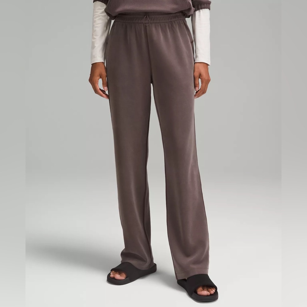 Lululemon Softstreme High-Rise Pant
Regular